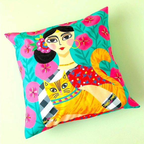 NEW WITHOUT TAGS - Chumbak Cat Lady 16” Cushion - Picture 5 of 8